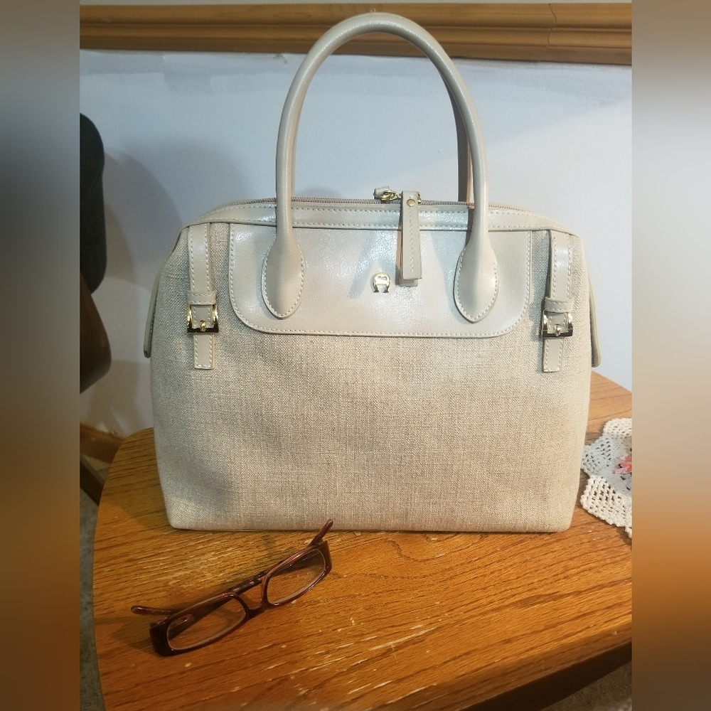 Vintage Classic Cream Fabric Handbag